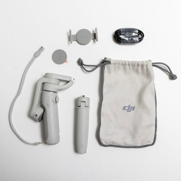 DJI OM 5 Phone Gimbal - Picture 1 of 2